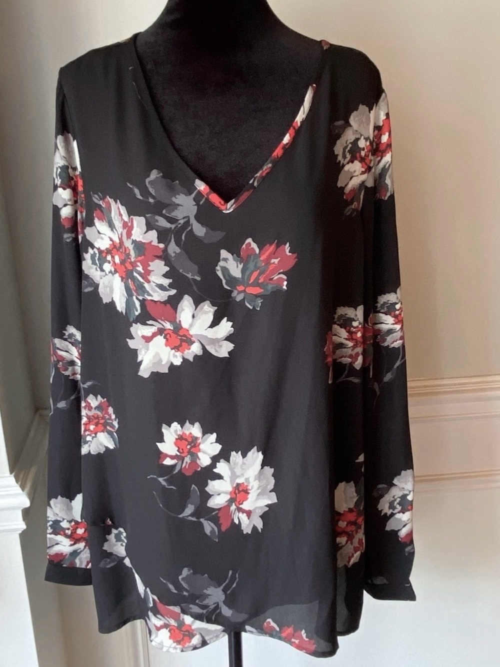 NWT Chelsea & Theodore Floral Print Long Sleeve Blouse